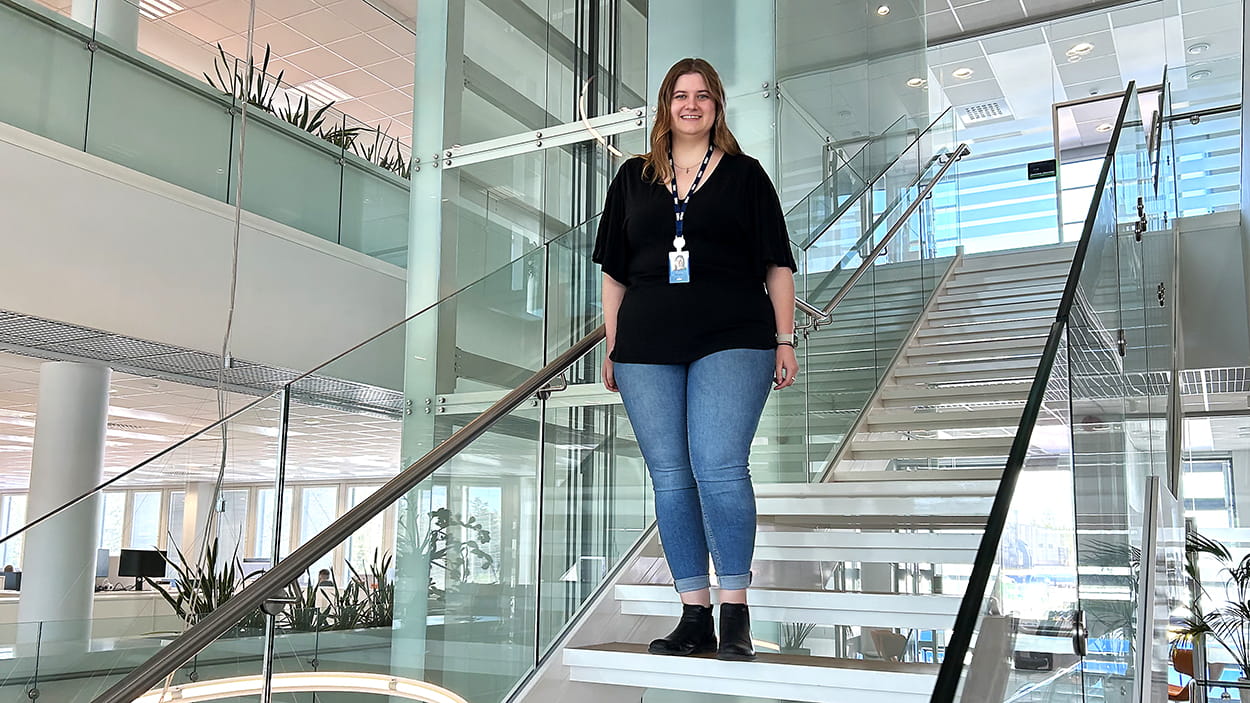Ada Lahtinen työskentee Suomen DSV:llä markkinoinnissa.